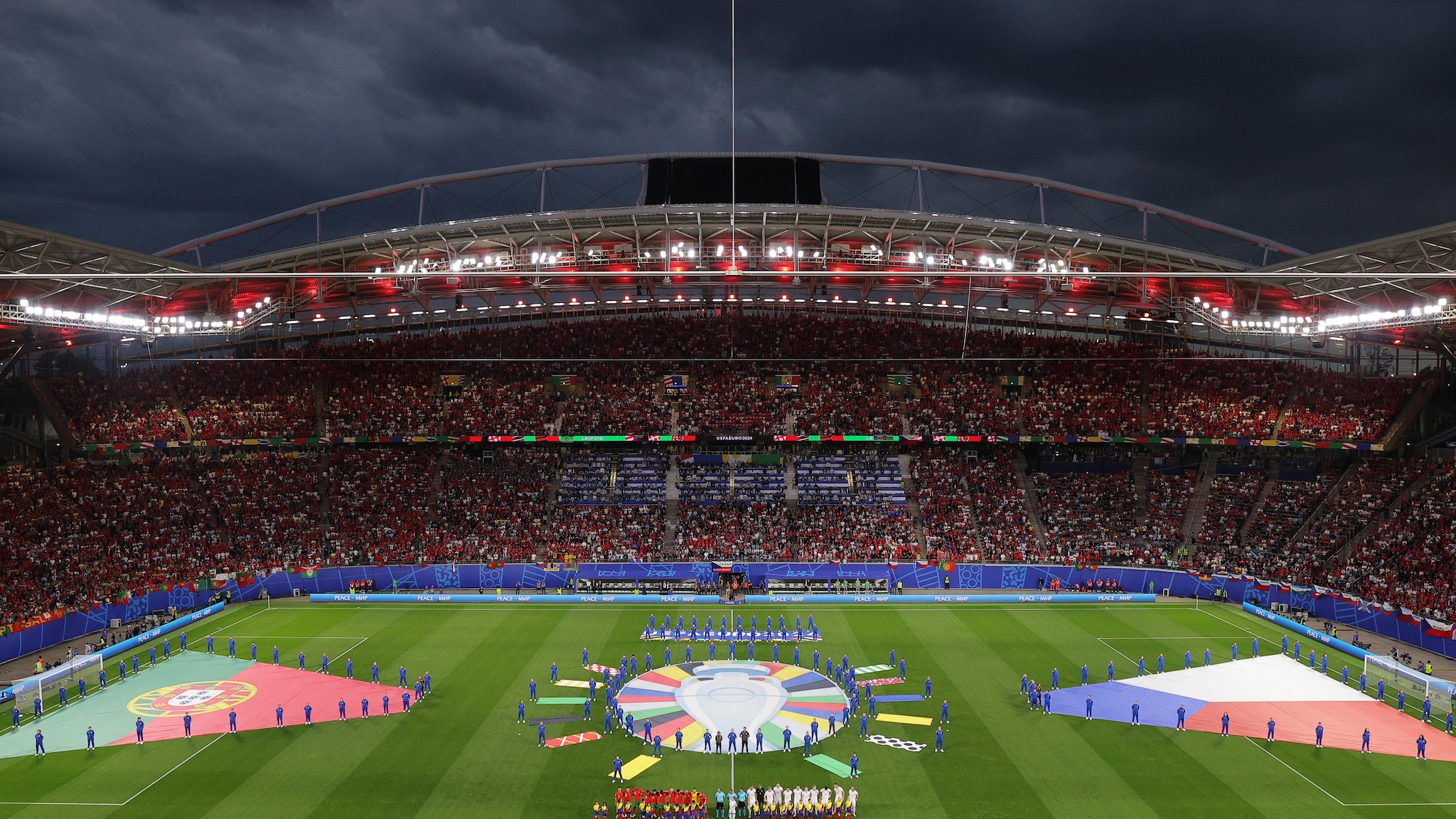 Red Bull Arena Leipzig: Từ Di Tích Xưa Của Đông Đức Đến Sân vận Động Hiện Đại Hàng Đầu Châu Âu