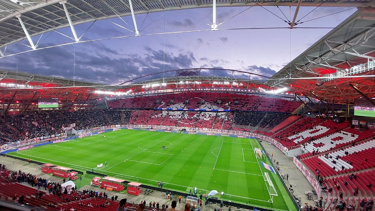 Red Bull Arena Leipzig: Từ Di Tích Xưa Của Đông Đức Đến Sân vận Động Hiện Đại Hàng Đầu Châu Âu